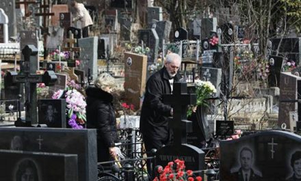 Пешеходные дорожки отремонтируют на кладбищах Москвы