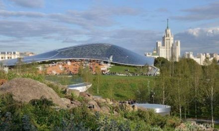 Парк «Зарядье» в Москве принял миллионного посетителя