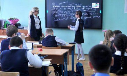 Зарплаты учителей и строительство. Сергей Собянин отвечает читателям «АиФ»