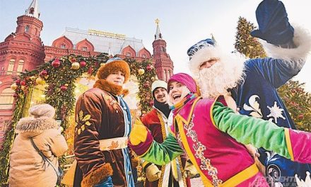 Предпраздничная Москва. Как украшают столицу к празднику?