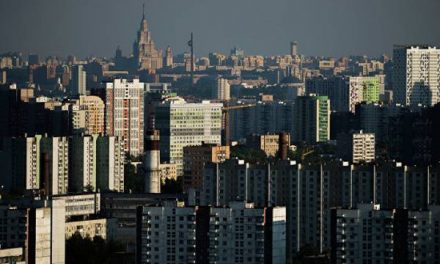 Москву ко Дню Государственного флага украсят цифровые открытки и 24-метровый триколор