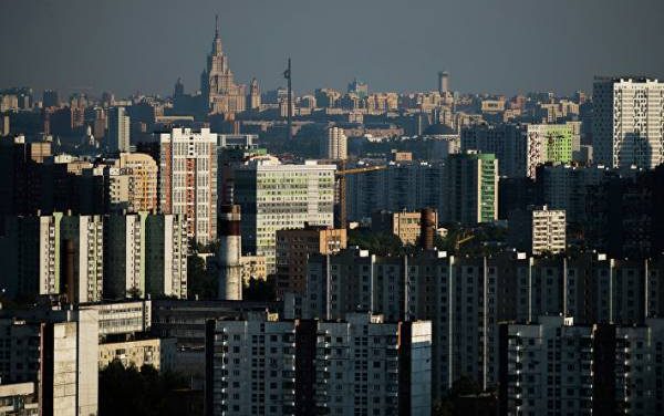 Москву ко Дню Государственного флага украсят цифровые открытки и 24-метровый триколор