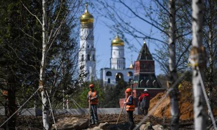 Парк Зарядье в центре Москвы открывается для посетителей в субботу