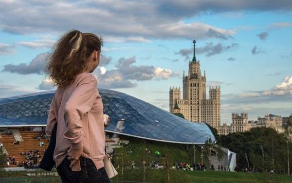 Парк «Зарядье» в центре Москвы открылся для свободного посещения