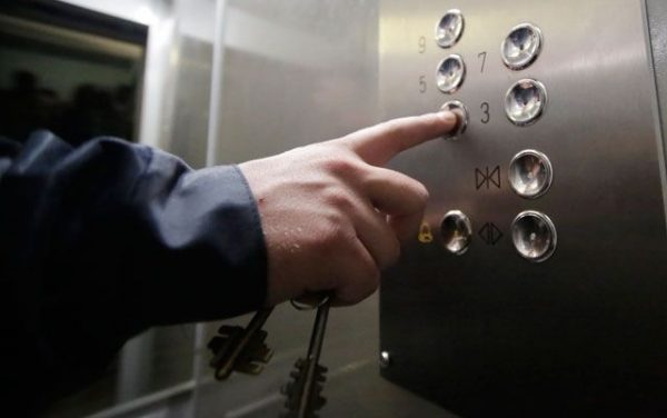 Подъём — за деньги. Появятся ли в России платные лифты?