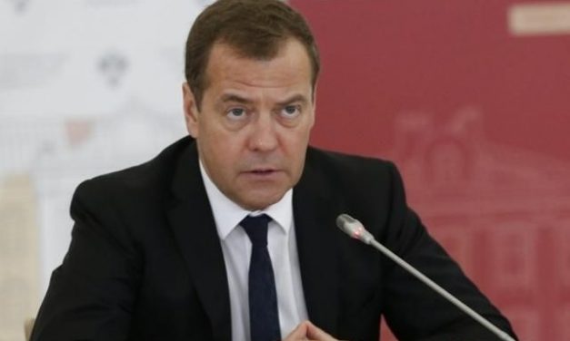 Медведев потребовал наказывать за воровство газа на Северном Кавказе